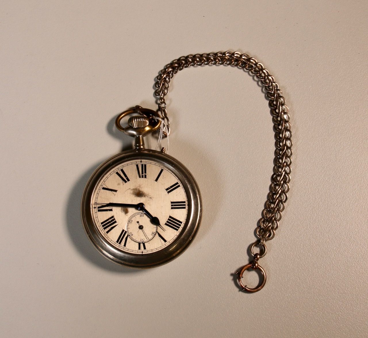 Null Taschenuhr, Nickel, an Uhrenkette, silberfarbenes Zifferblatt mit römischen&hellip;