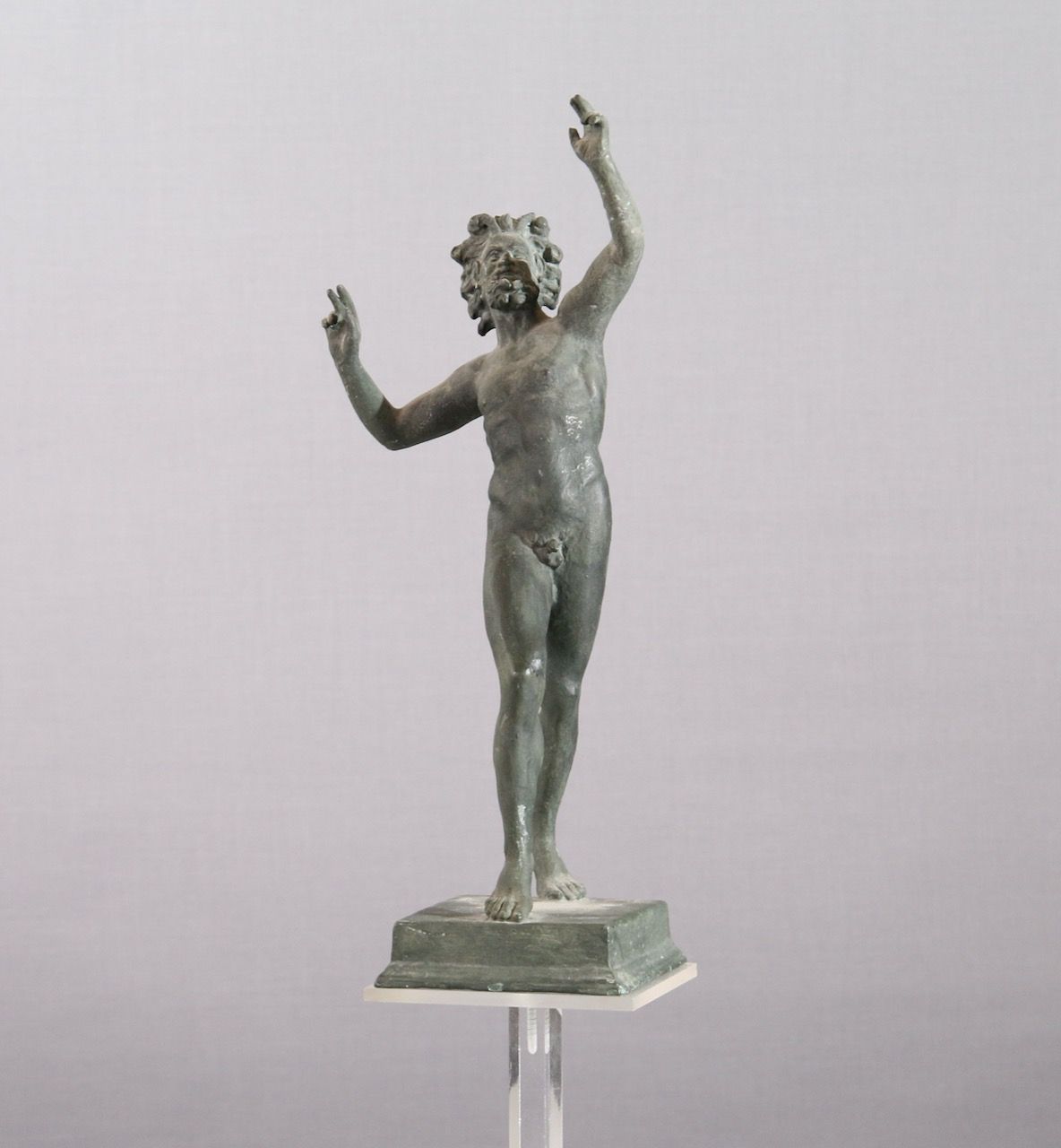 Null Sculpture métallique, satyre debout, 20e s., H. 34 cm, (suivre les instruct&hellip;