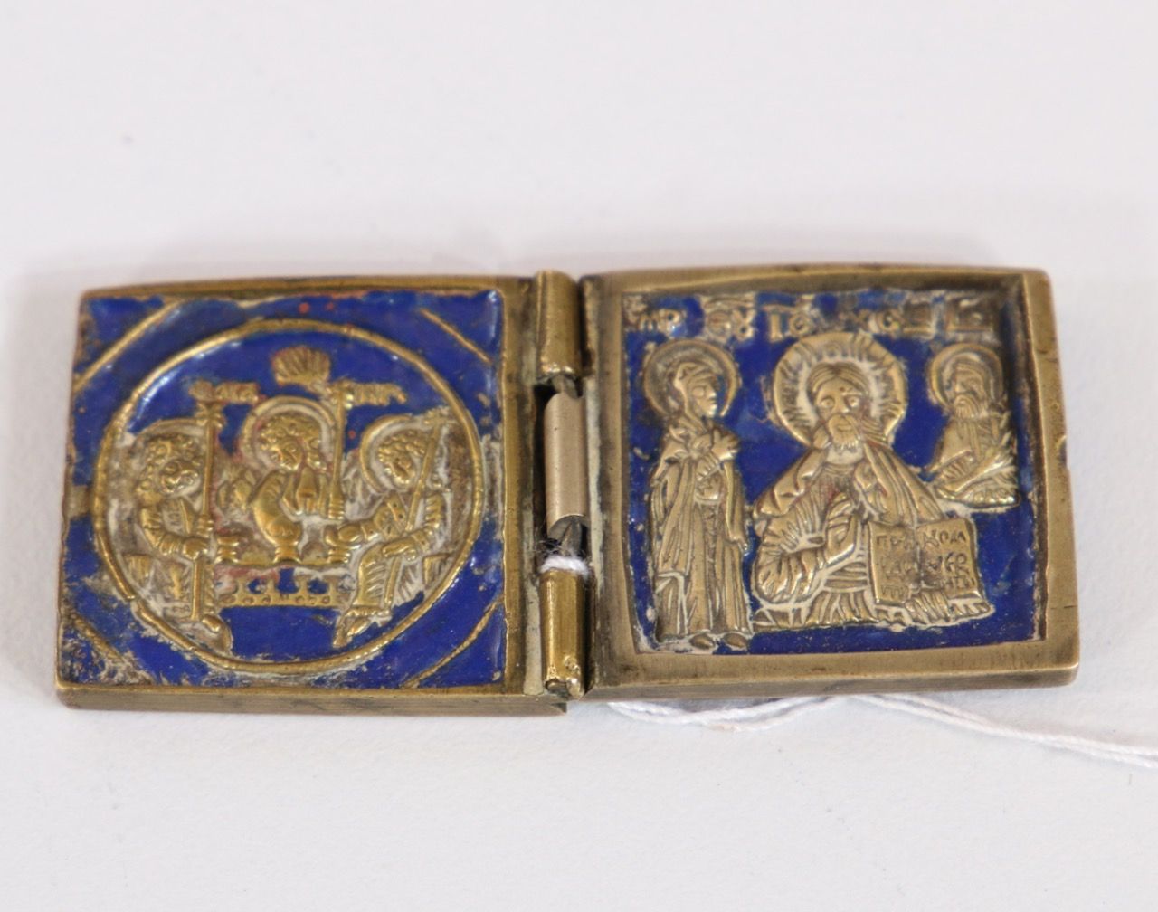 Null 旅行图标，20 世纪，黄铜，蓝色珐琅，铰链，3.5 厘米 x 3 厘米