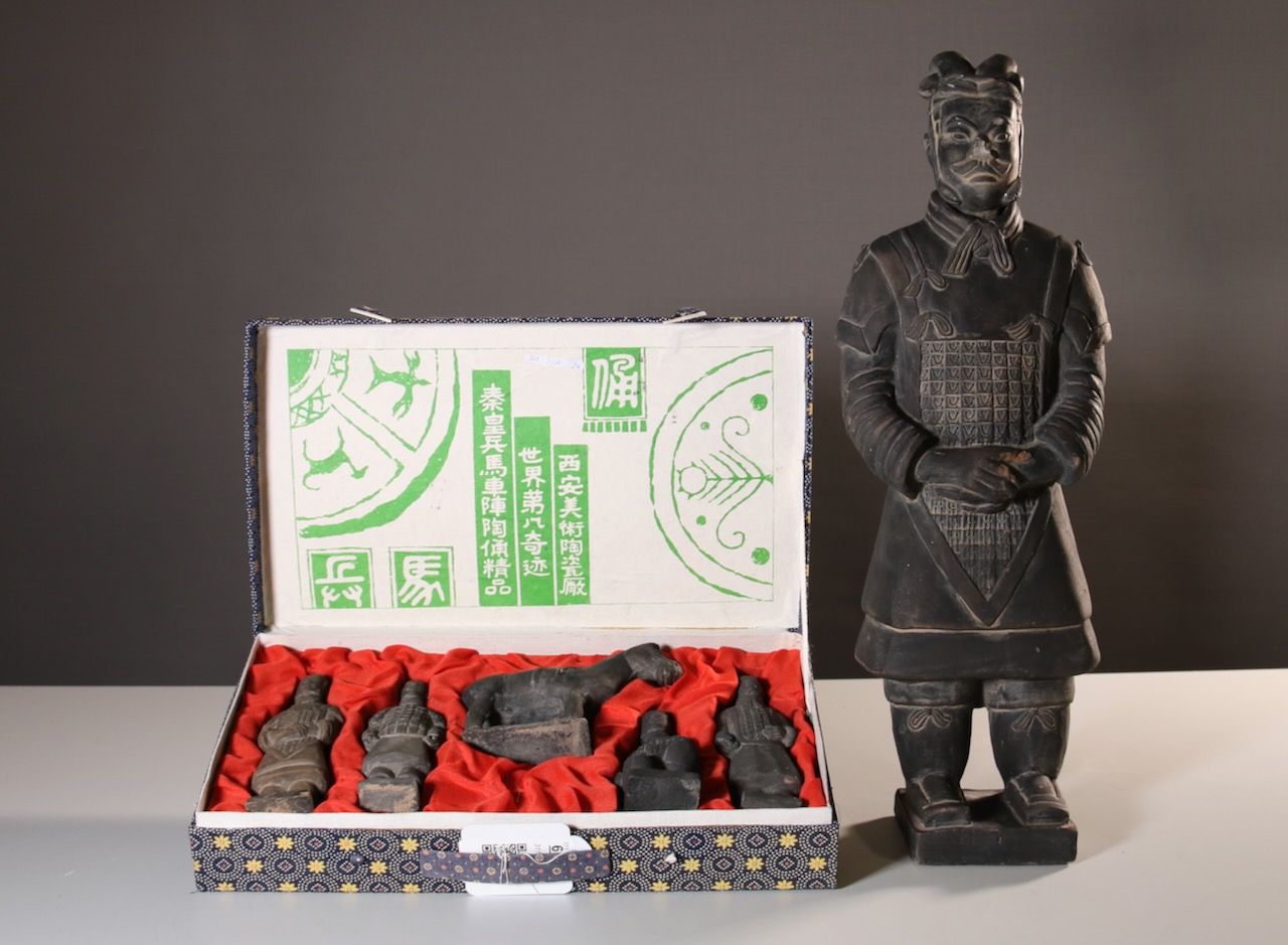 Null mixed lot, various figures, terracotta army, modern, in a case, with a scul&hellip;
