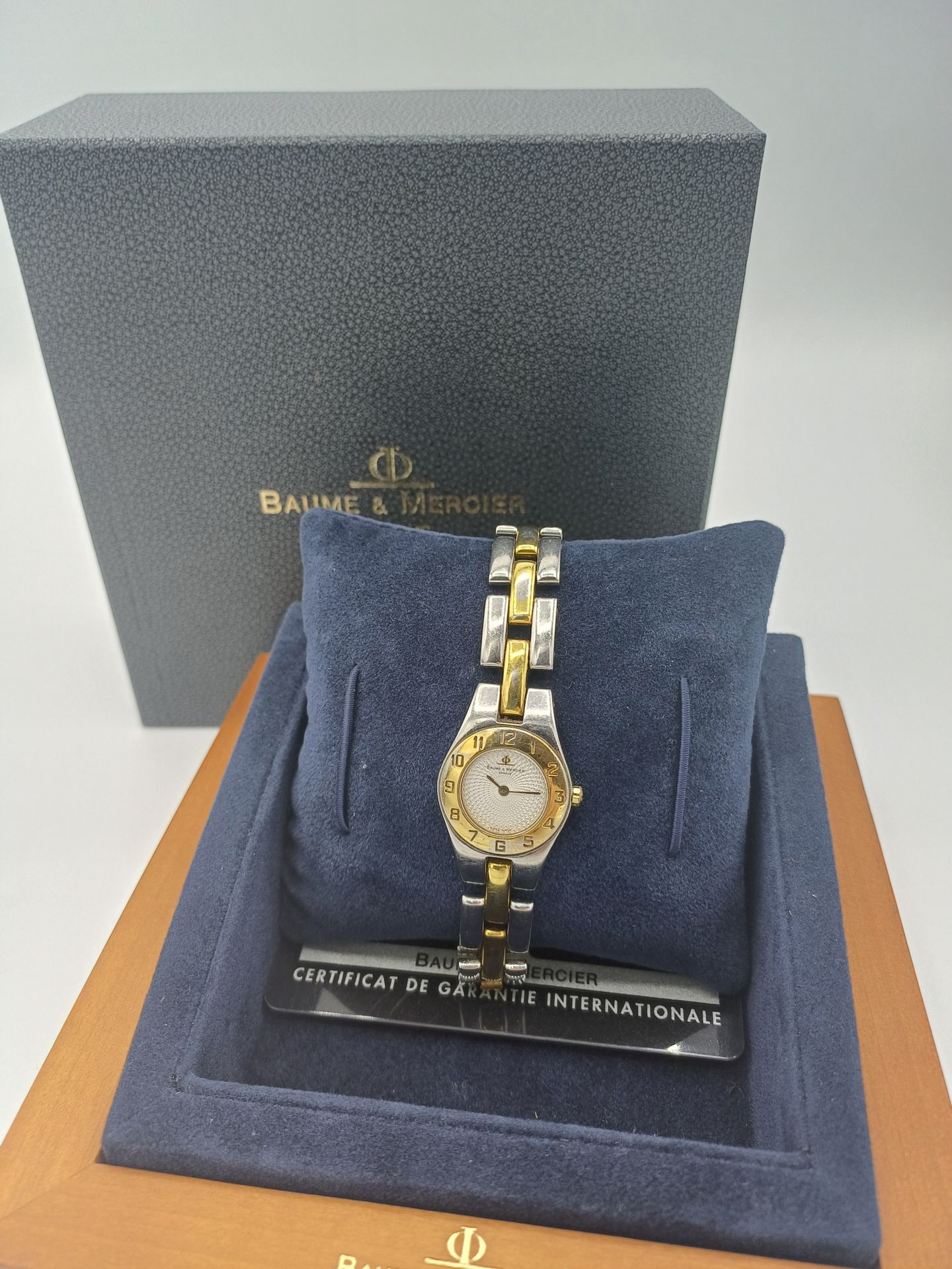 Null BAUME & MERCIER - Steel and gold-plated ladies' watch, white guilloché case&hellip;