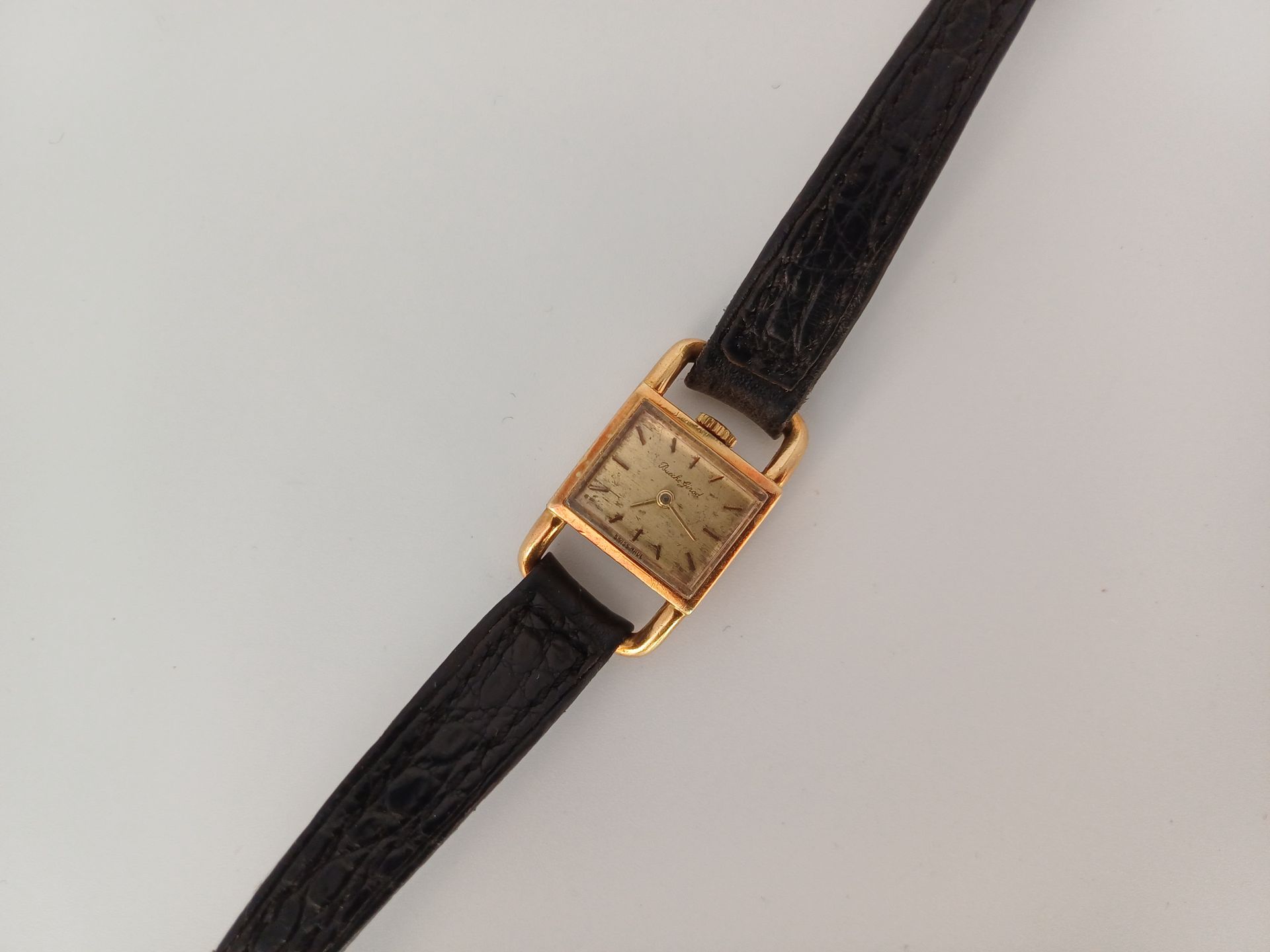 Null BUECHE GIROD - 复古女式腕表，"Etrier "款式，18K黄金表壳 - 有签名和编号 - 针扣黑色皮表带（磨损） - 毛重：15.60&hellip;