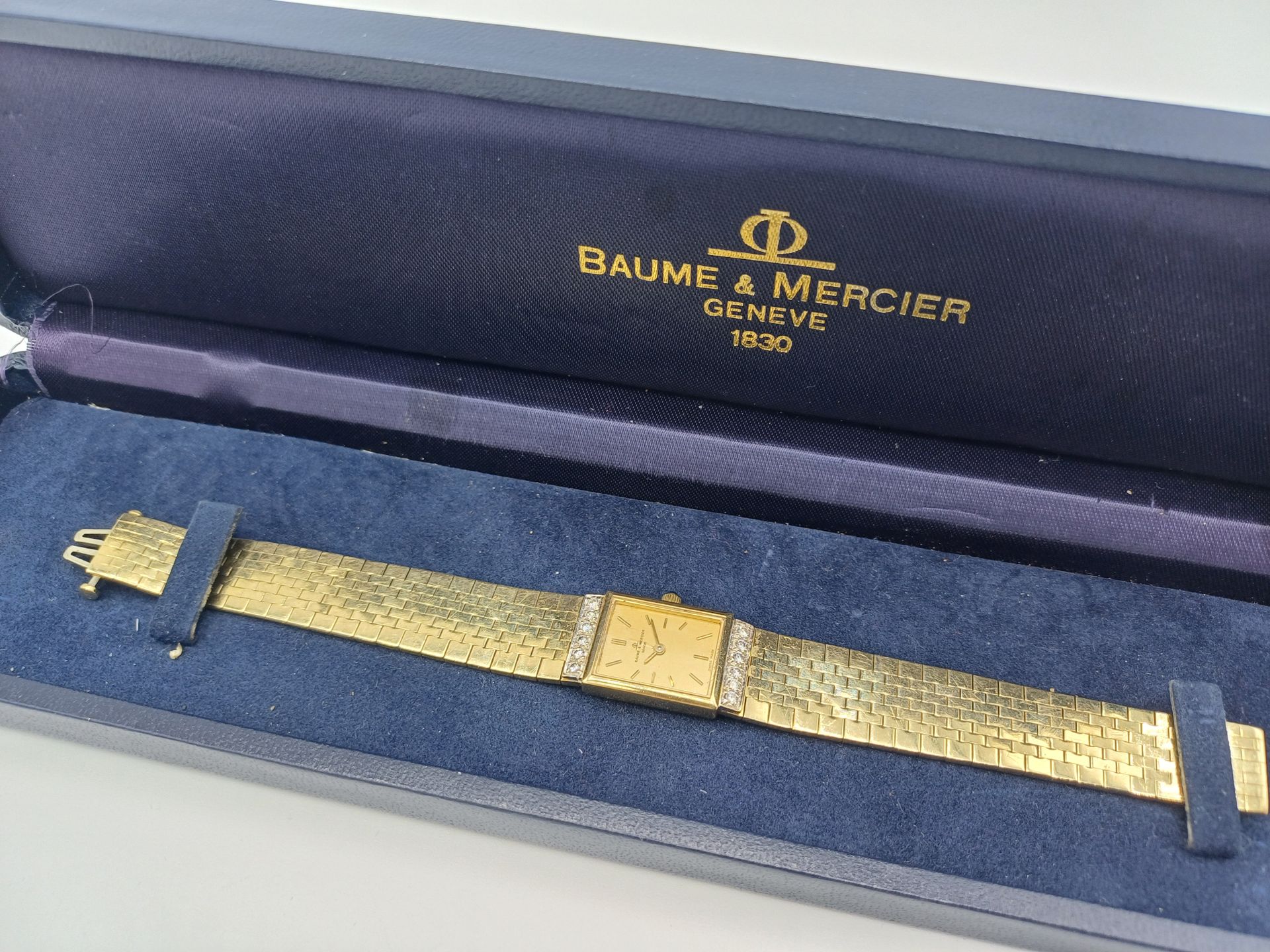 Null BAUME & MERCIER - Reloj rectangular de señora en oro amarillo de 14 quilate&hellip;