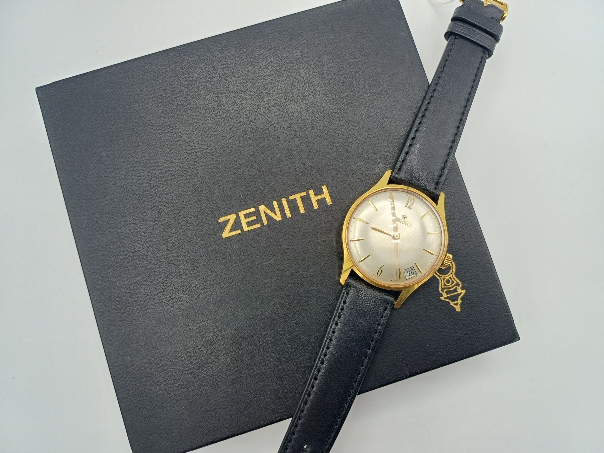Null ZENITH - Montre-bracelet d'homme en acier et plaqué or. Boîtier rond, cadra&hellip;