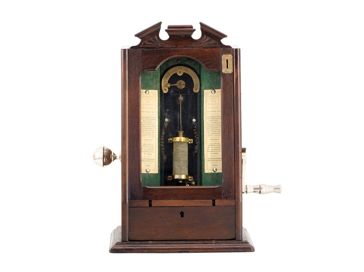 Null Macchina elettrificatrice con gettoniera, 1905 circa

Distributore automati&hellip;