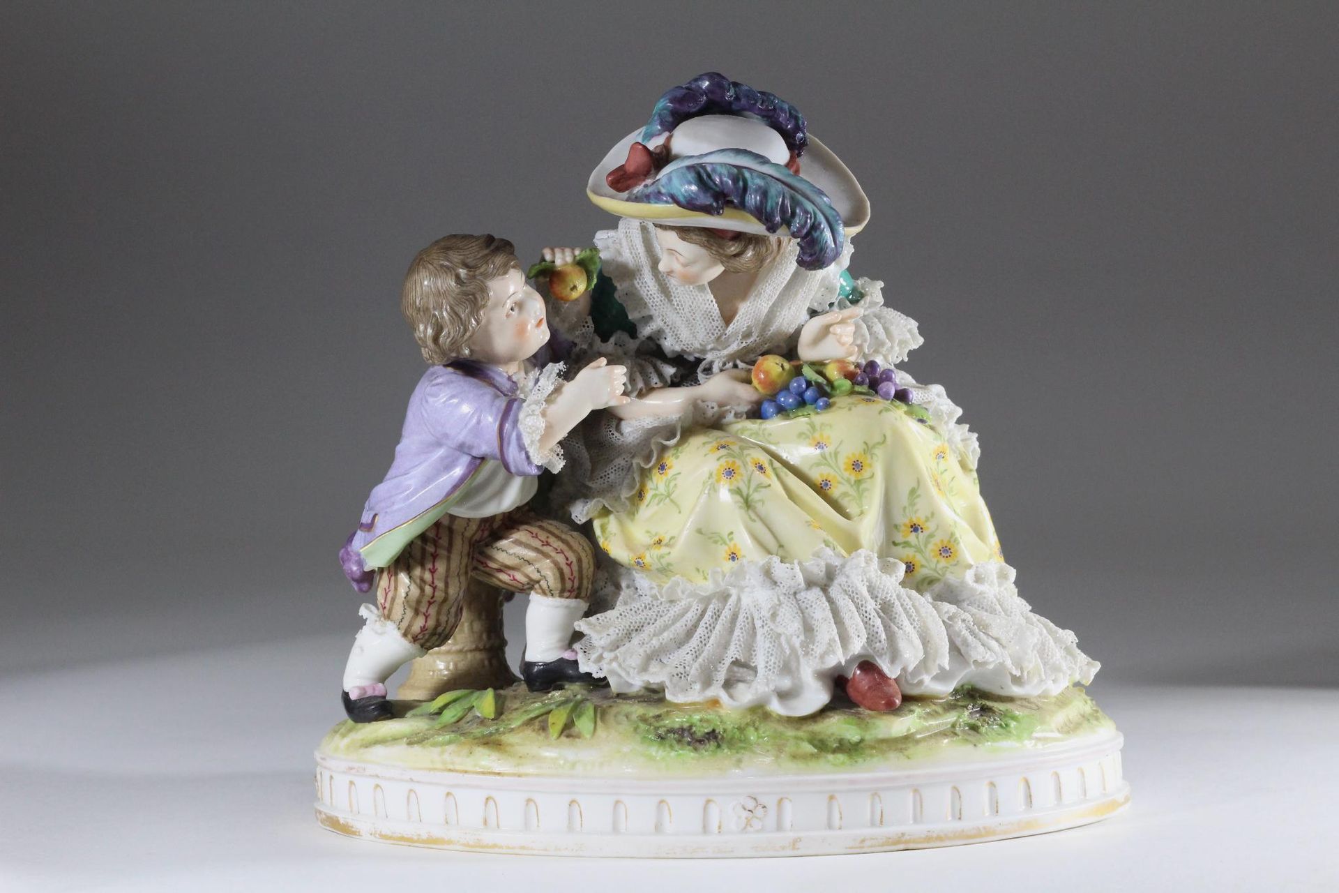 Null SAXE
Mother and son
Polychrome porcelain subject
Slightly missing 

Height:&hellip;