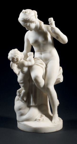 Null VÉNUS CONFISQUANT LE CARQUOIS DE CUPIDON Sculpture en marbre blanc de Carra&hellip;