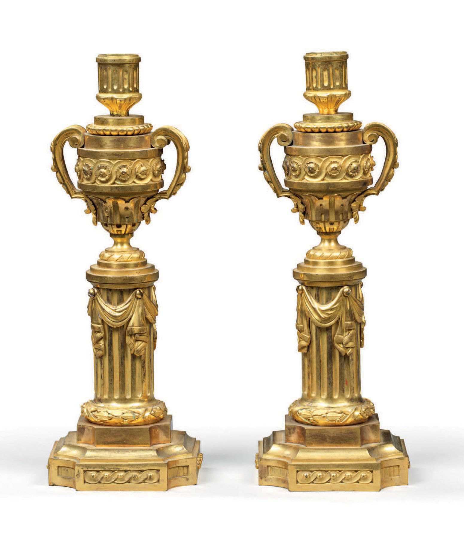 Null 
PAIR OF TRANSFORMATION CANDLES France, Louis XVI period 

Gilt bronze

H. &hellip;