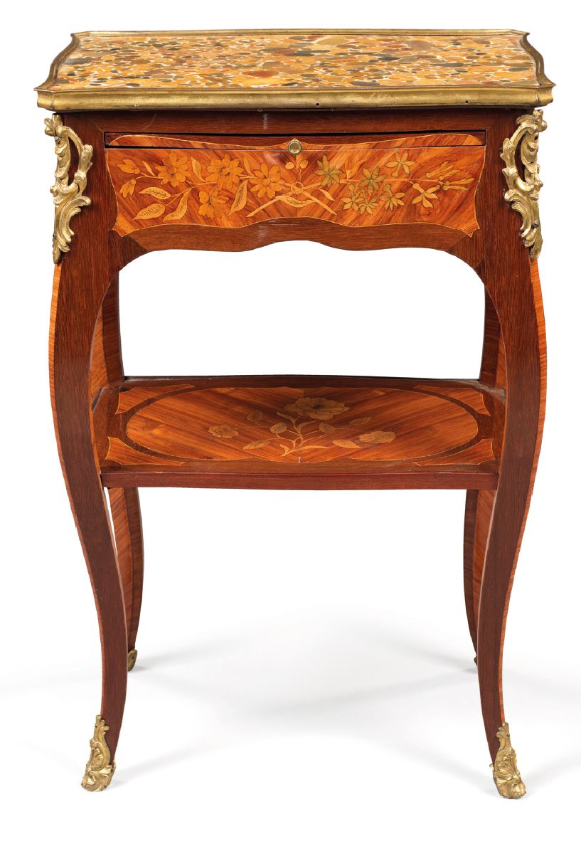 Null 
KLEINER FEINER TISCH Frankreich, Periode Louis XV, um 1760

Rahmen aus Nus&hellip;