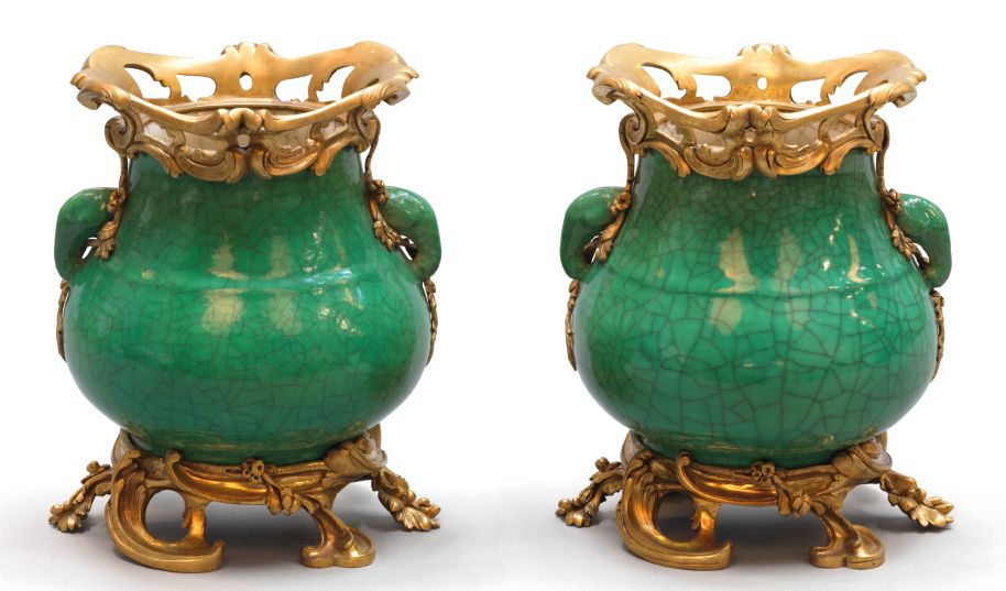 Null 
PAIR OF VASES WITH "ELEPHANT" HANDLES



IN CHINA GREEN PORCELAIN Porcelai&hellip;