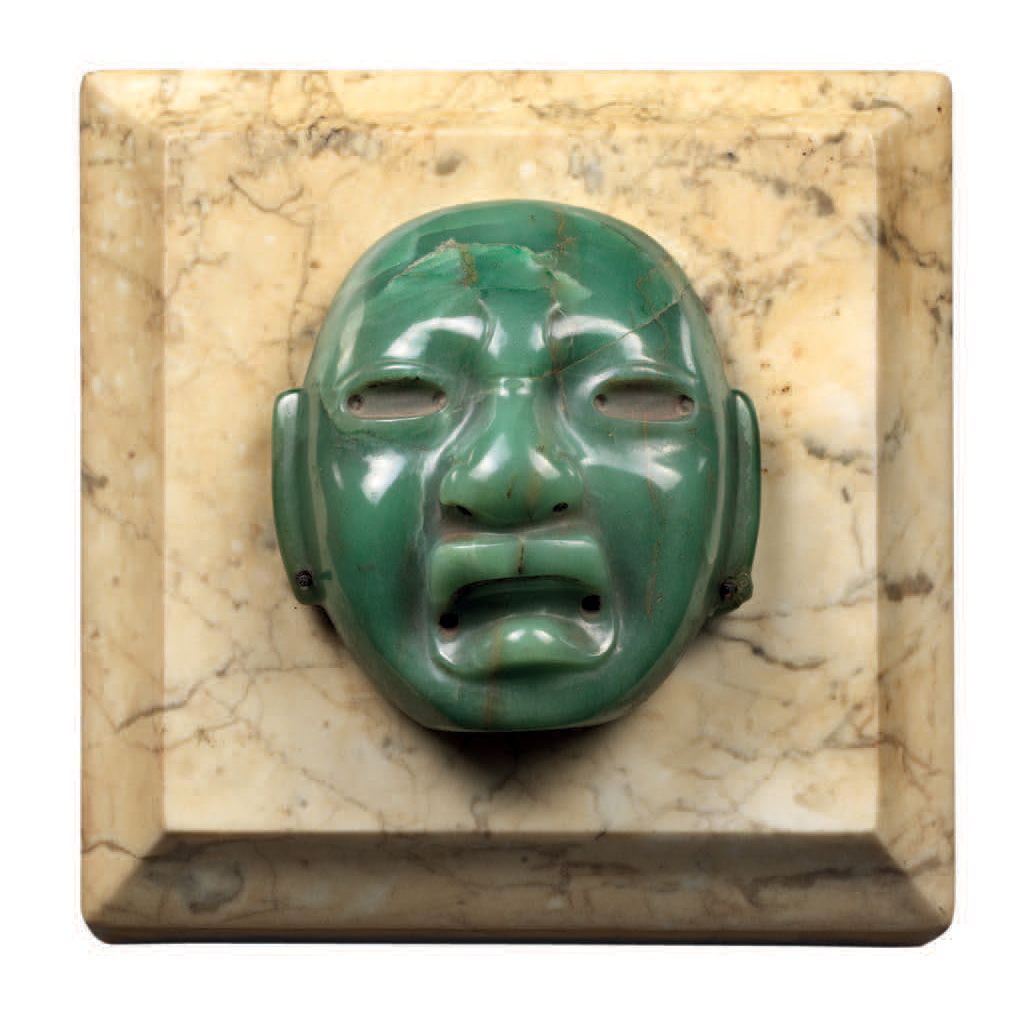 Null 
MASQUE DE TYPE OLMÈQUE Jade, socle en marbre

21 x 18 cm (avec support)


&hellip;