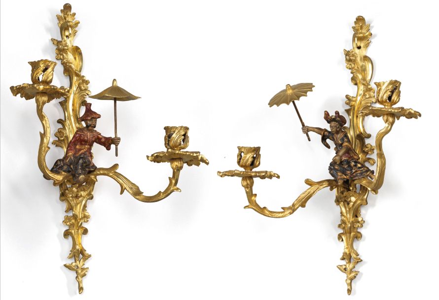 Null 
罕见的一对壁灯 "aux magots"。

法国，路易十五时期，约1750年

鎏金青铜，铜器的光化和漆化

H.40厘米，长26厘米



出处&hellip;