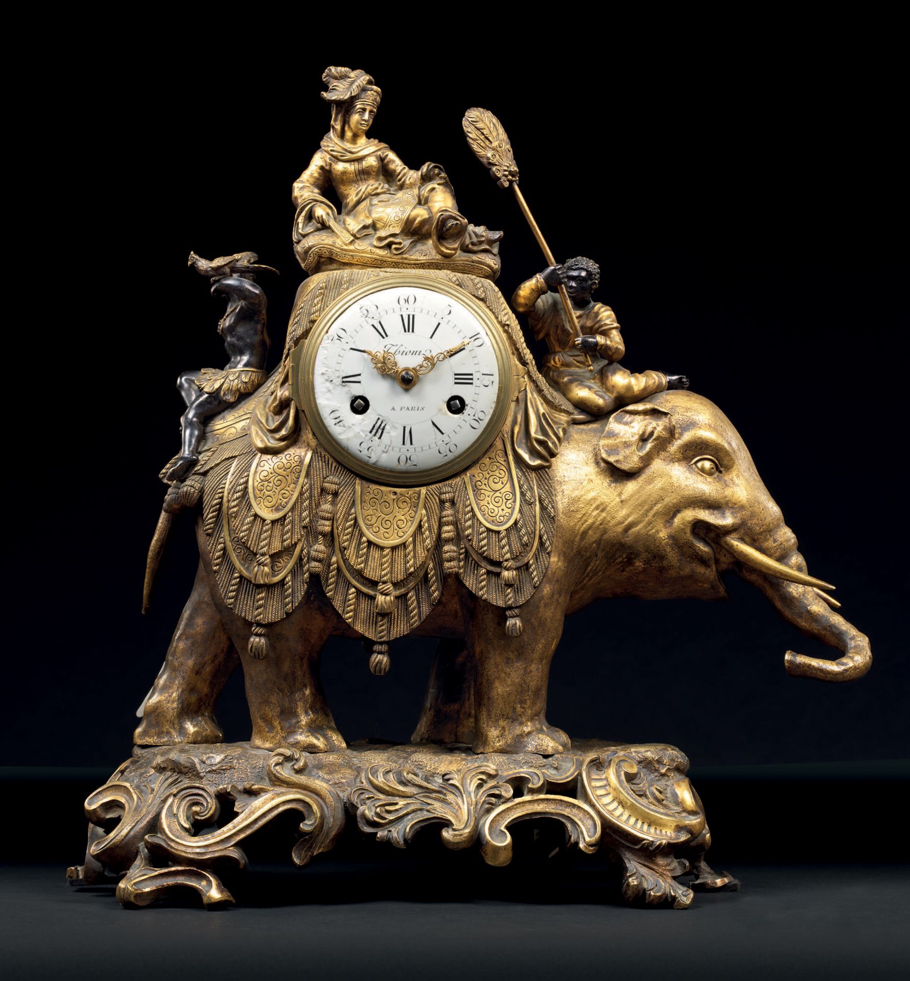 Null 
大象钟 法国，拿破仑三世时期 

鎏金青铜器，经久耐用；黄铜和搪瓷

H.35厘米，宽22厘米，长40厘米



拿破仑三世皇帝的统治是一个富丽堂皇&hellip;