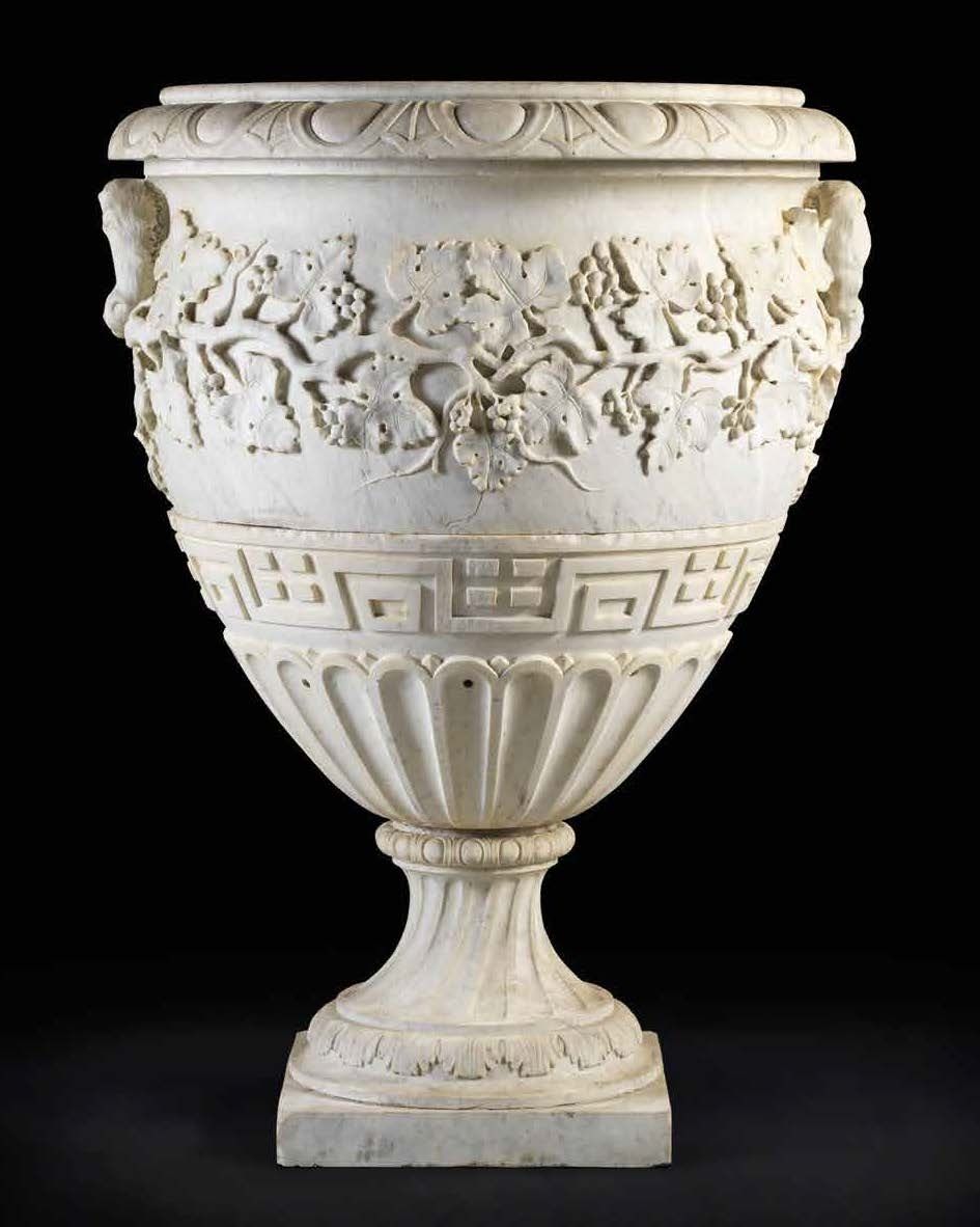 Null LARGE MARBLE VASE with grapevines
17th-18th century
Grey-veined white marbl&hellip;