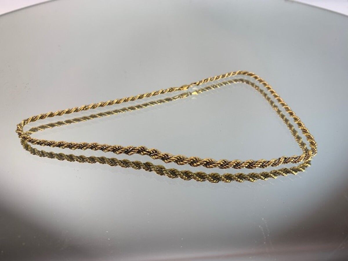 Null Collier en or jaune et blanc torsadé. 11 grs