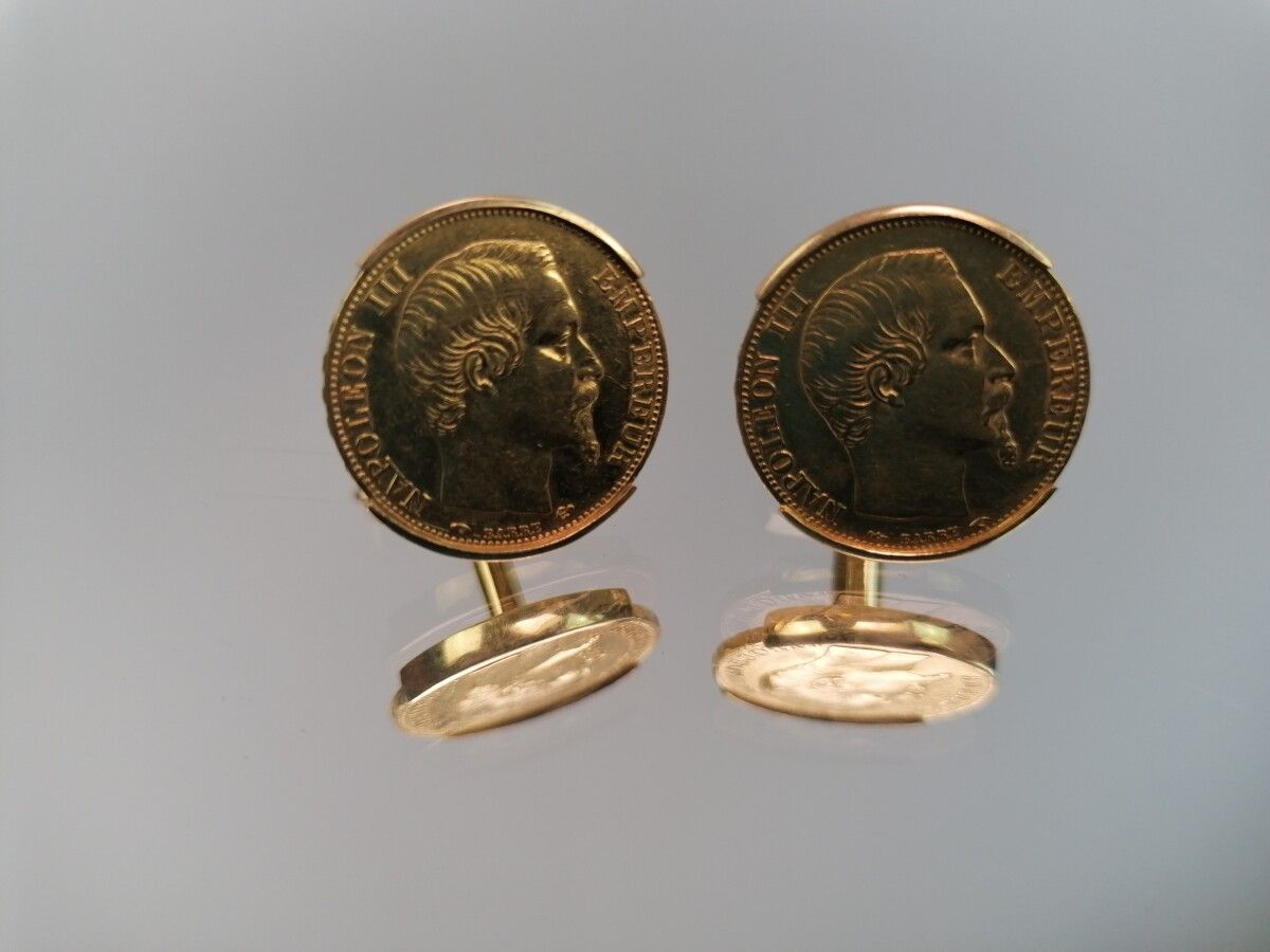 Null Paire de boutons de manchettes en or jaune ornés de 2 pièces de 20F or. 14,&hellip;