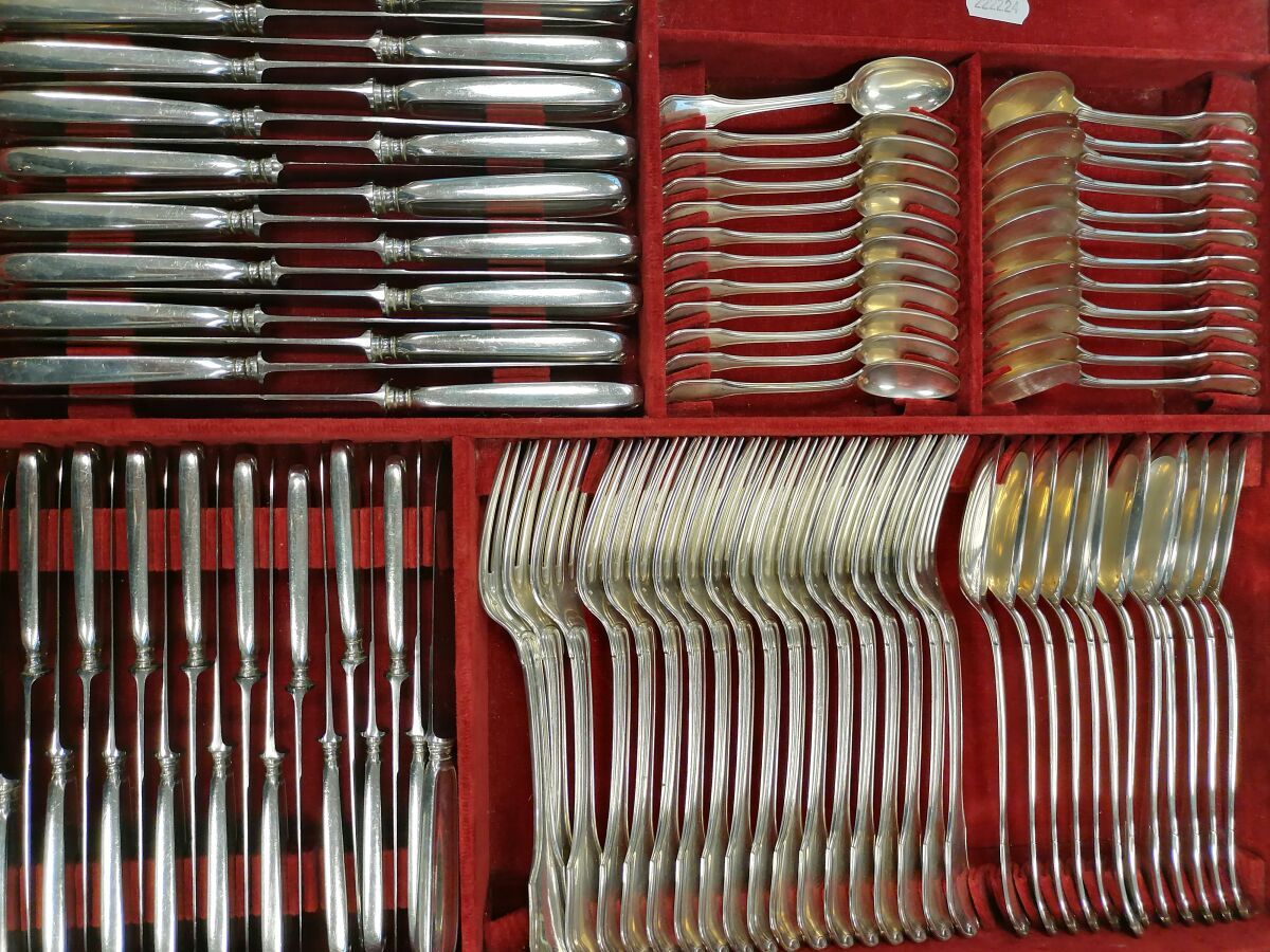 Null TETARD FRERES silver household set
12 fish forks 
12 fish knives
12 entreme&hellip;