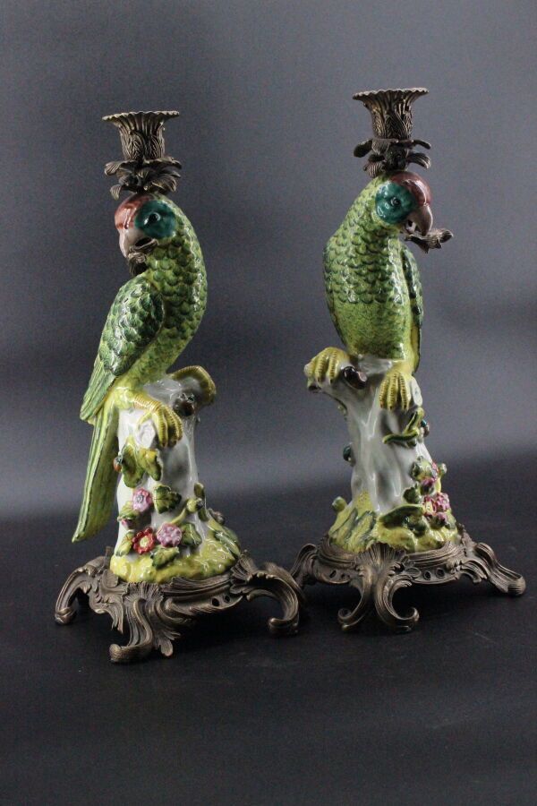 Null SAXE ? Ein Paar Papageien aus mehrfarbigem Porzellan und vergoldeter Bronze&hellip;