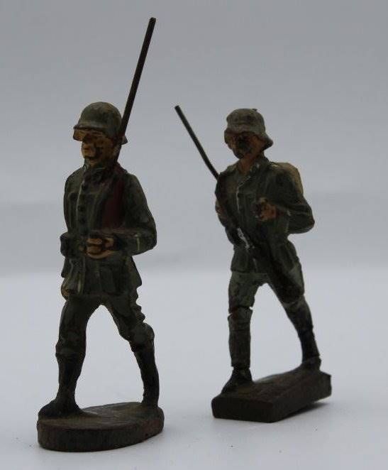 Null 2x soldats en marche, Lineol/Elastolin, probablement 2ème guerre mondiale, &hellip;