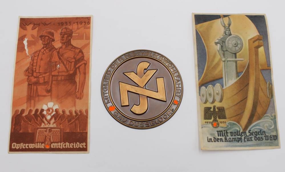 Null Plaque "Membre de la N.S-Volkswohlfahrt Gau Düsseldorf" et 2 cartes WHW
