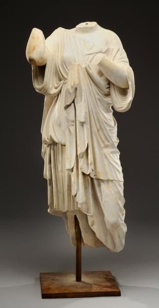 Null Statue acéphale en marbre de carrare représentant Diane de Gabies. D'après &hellip;