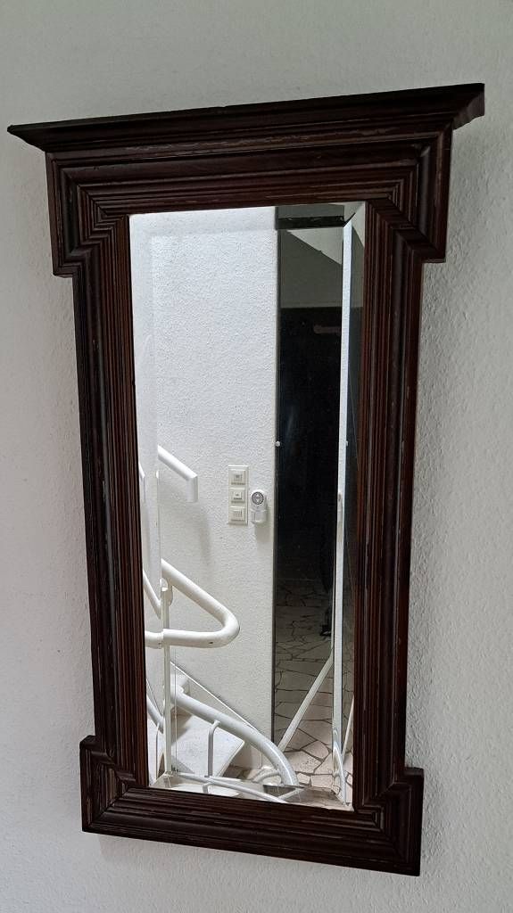 Null miroir, dimensions env. 88 x 41cm
 
Numéro interne A0180500008