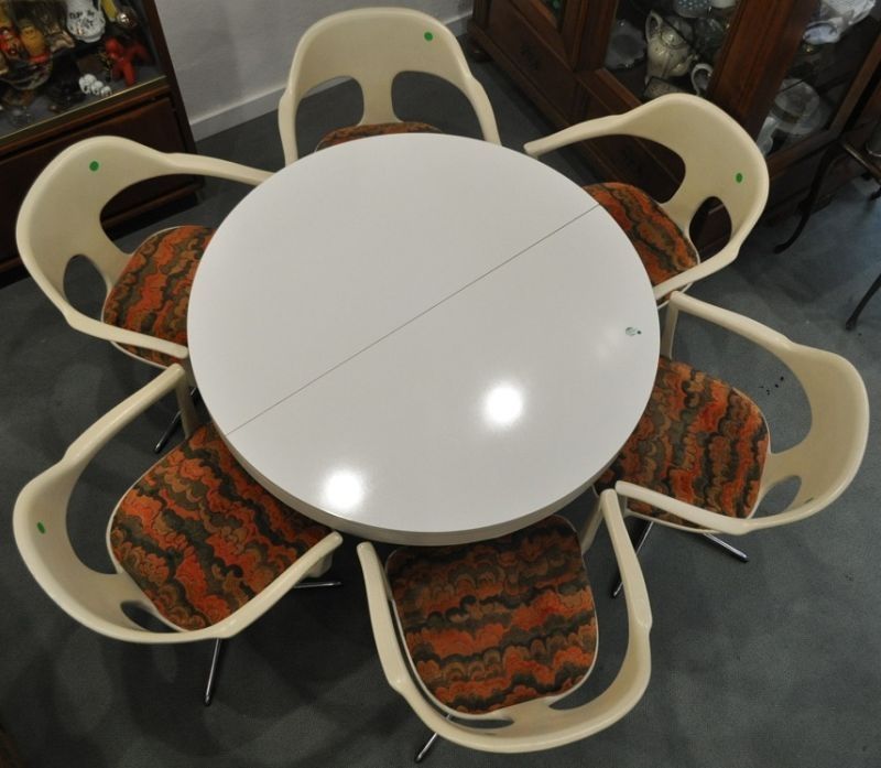 Null Set tavolo da pranzo anni '70 + 6 sedie Srk. EMÜ, materiale fibra di vetro &hellip;