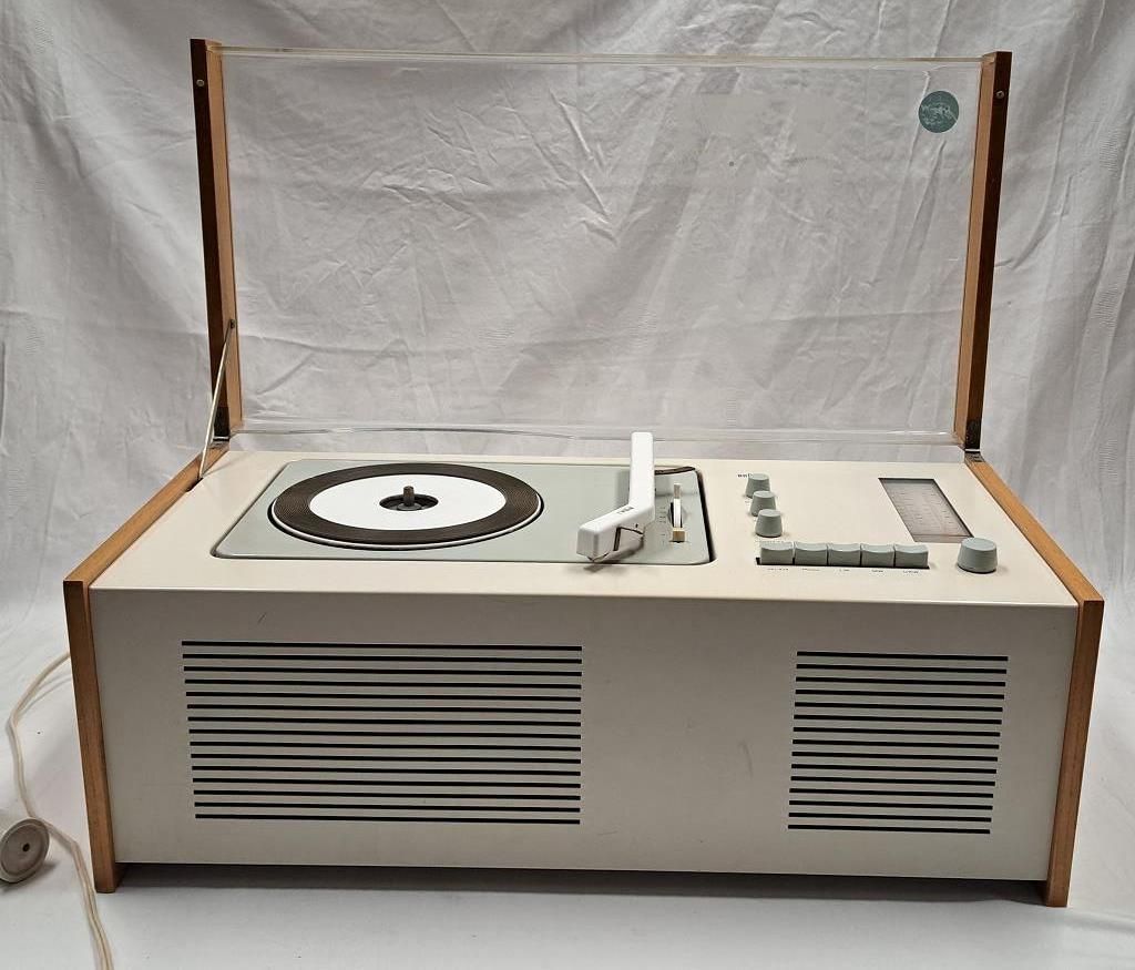 Null Cercueil vintage Braun SK61 Snowwitchen, combinaison radio-phono, installat&hellip;