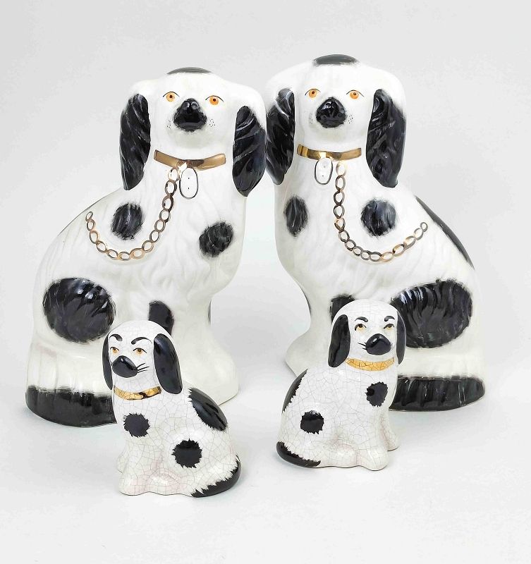 Null Quatre chiens anglais Staffordshire en céramique, 2x grands, dimensions env&hellip;