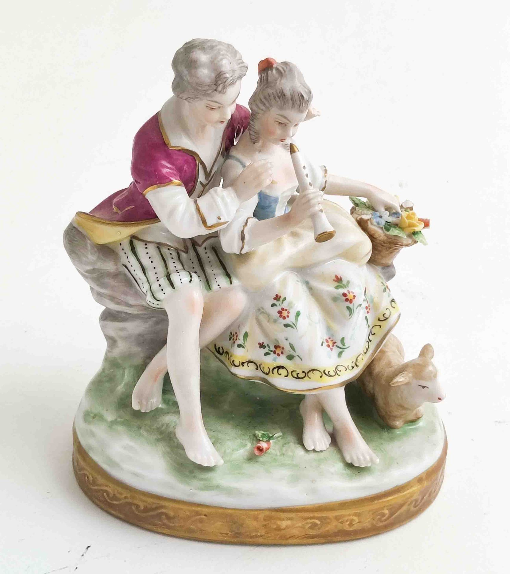 Null Ancienne figurine en porcelaine d'Unterweißbach Couple d'amoureux jouant de&hellip;