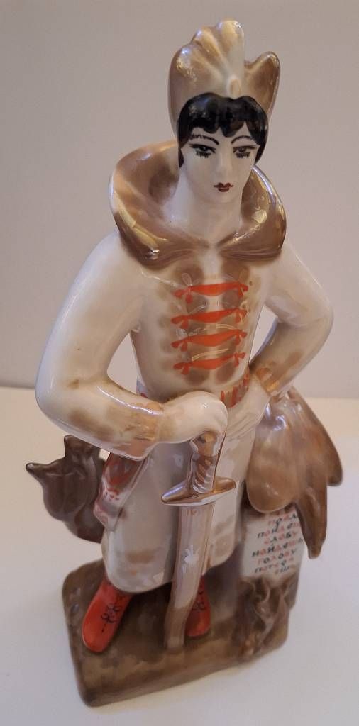 Null Figurine russe en porcelaine Hauteur env. 31cm Largeur env. 13,5cm, Profond&hellip;