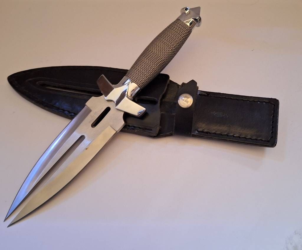 Null Couteau, environ 30cm de long, pièce de collection
N° interne A0181400119