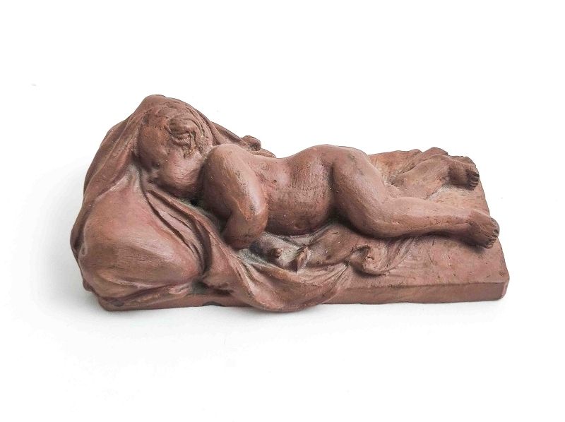 Null Figurine antique en céramique motif "Enfant endormi". Inconnu de l'artiste.&hellip;