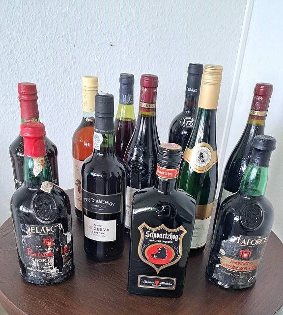 Null De la succession du capitaine, lot d'alcool, 11 bouteilles, différentes, en&hellip;