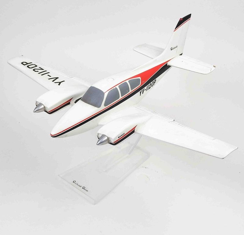 Null Modèle réduit d'avion Beechcraft YV-1120P sur support, fabriqué en Angleter&hellip;