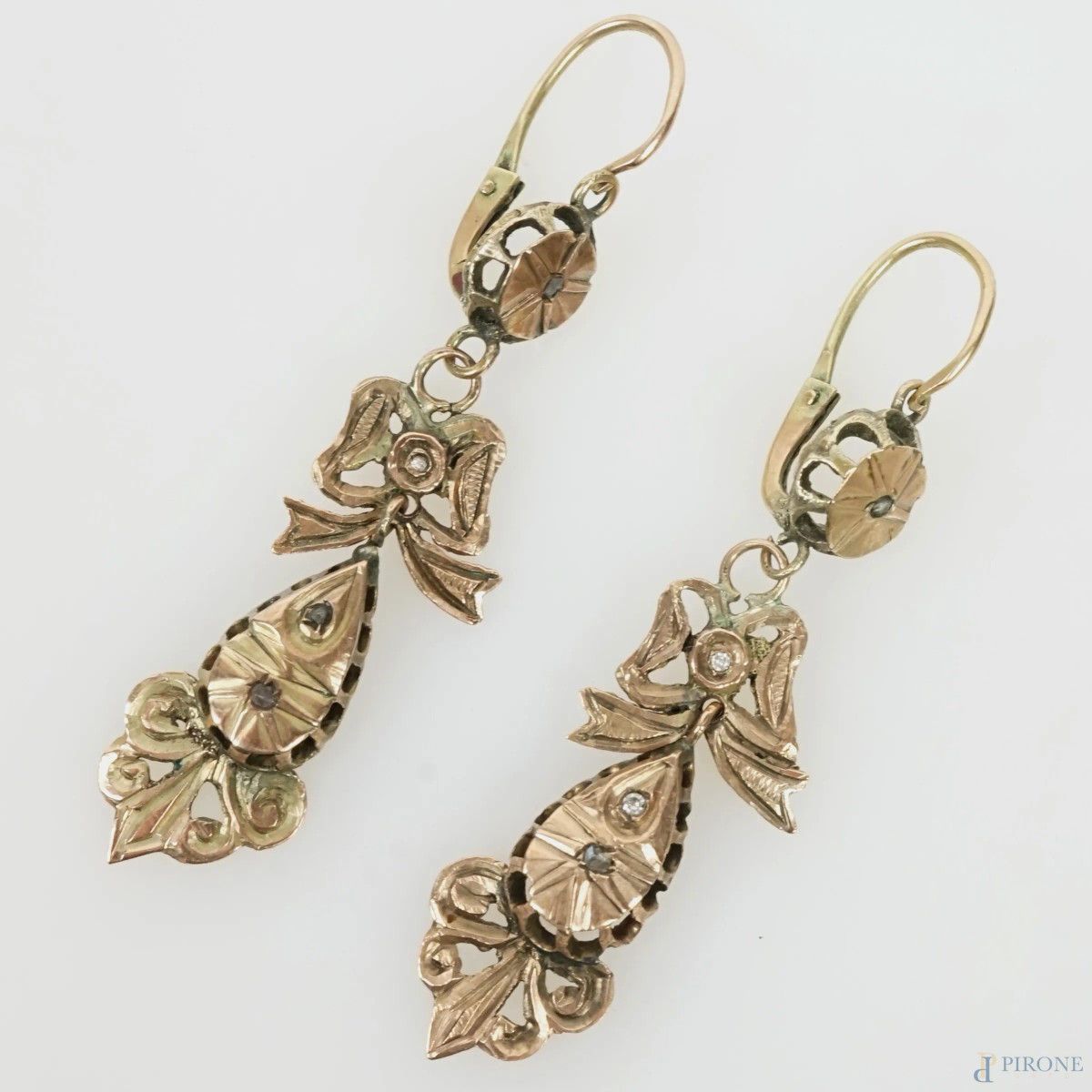Null Pair of low gold earrings with glitter and cubic zirconia, length 5.6 cm, w&hellip;