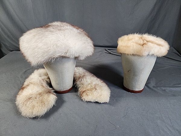 Null Vintage Mink Hat and Silver Fox Hat, Collar
Vintage blonde mink trimmed sat&hellip;
