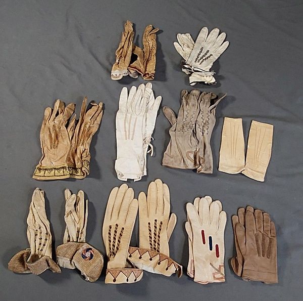 Null 10 Paires de Gants Art Déco - Enfants et plus
Groupe de 10 paires de gants &hellip;