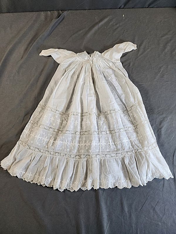 Null Antico abito da bambino vittoriano del 1880 ca.
Antico abito da neonato vit&hellip;