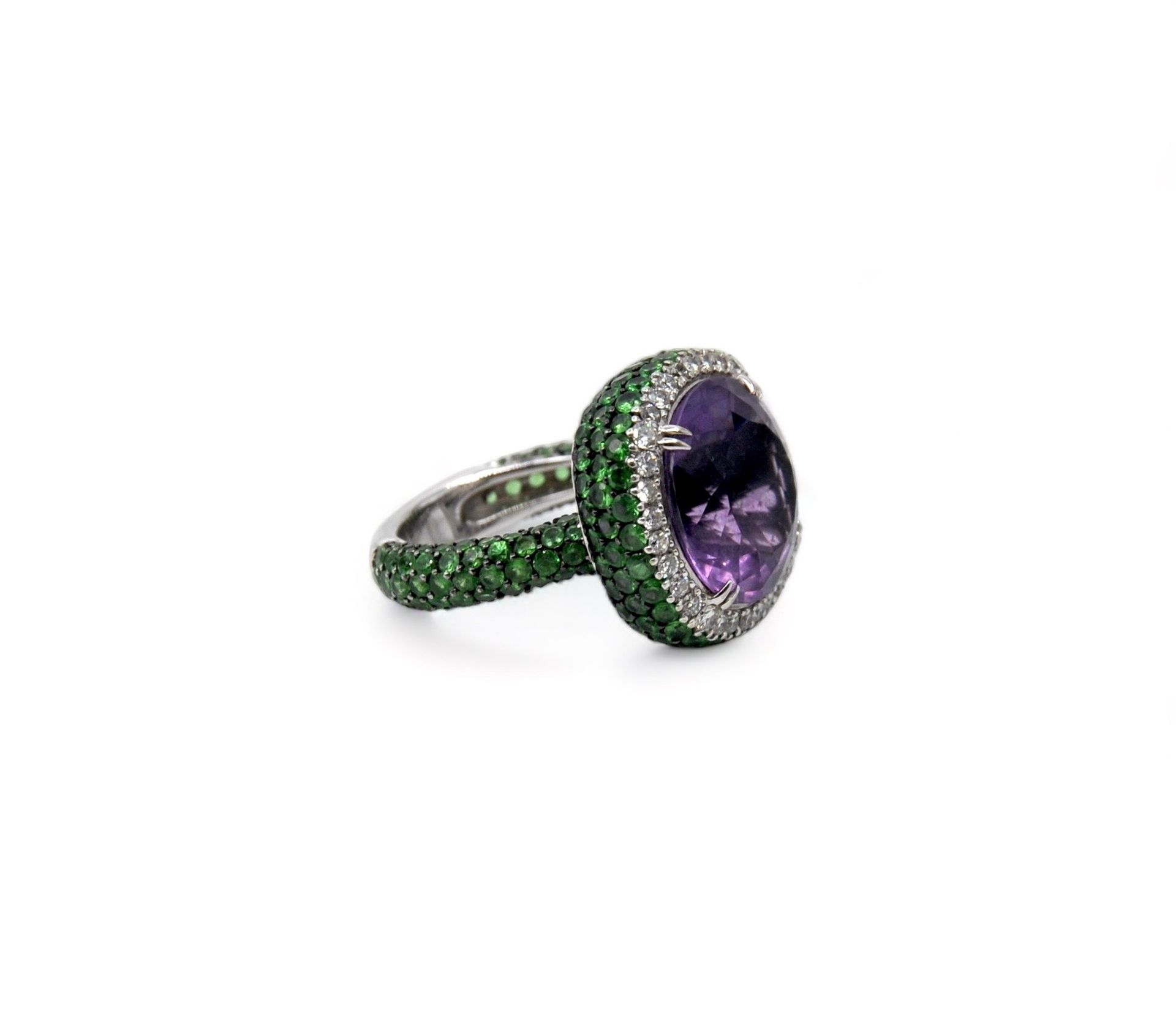 Null 18K (750/1000) white gold ring centered on a round amethyst (15 x 16 x not &hellip;