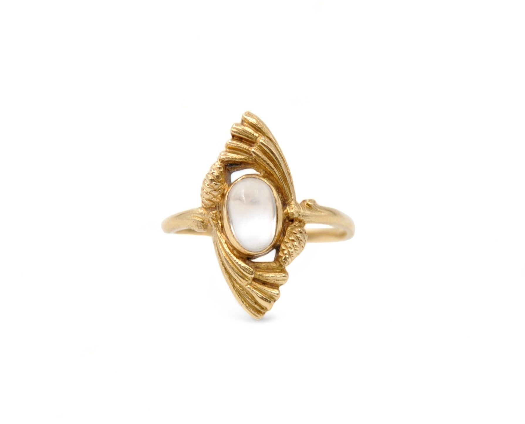 Null 18K (750/1000) yellow gold ring centered with a moonstone cabochon in a pin&hellip;