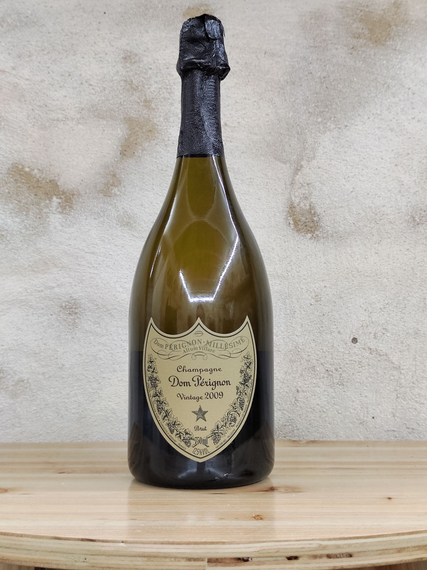 Null 1 botella de champán brut DOM PERIGNON, Cosecha 2009.
En su caja.