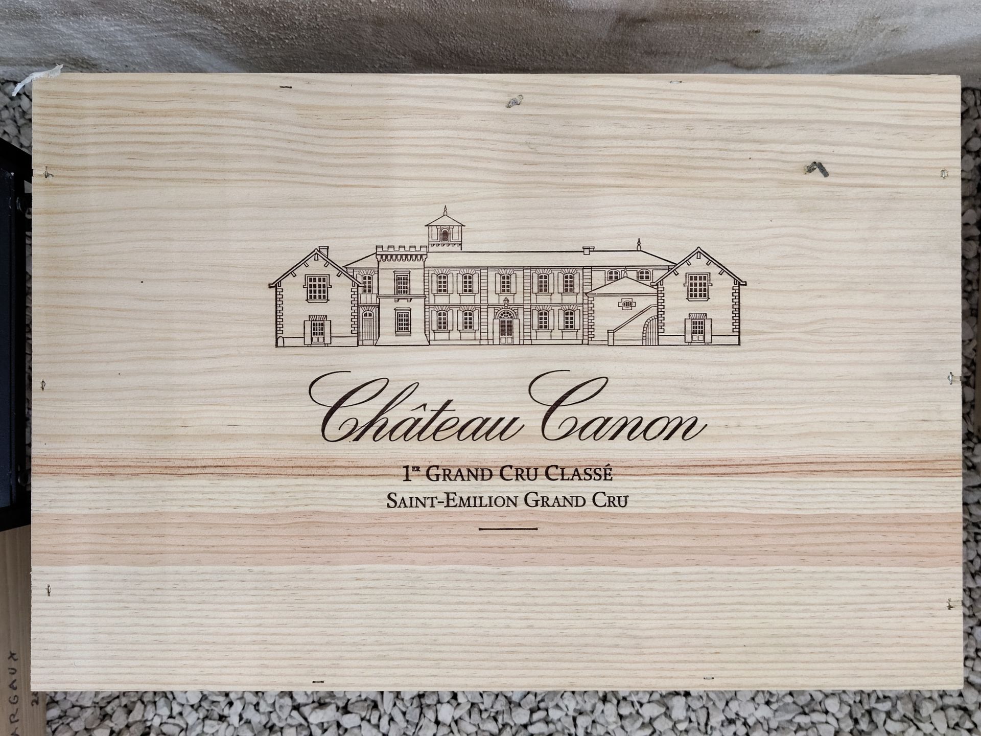 Null 12瓶CHÂTEAU CANON, 1er grand clu classé, Saint-Emilion Bordeaux.
未开箱。