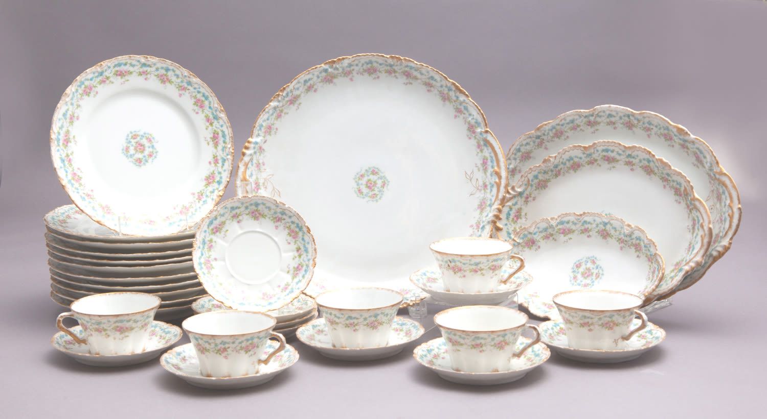 Theo Haviland Porcelain Dinnerware Set 31 pcs. Service en porcelaine marqué Theo&hellip;
