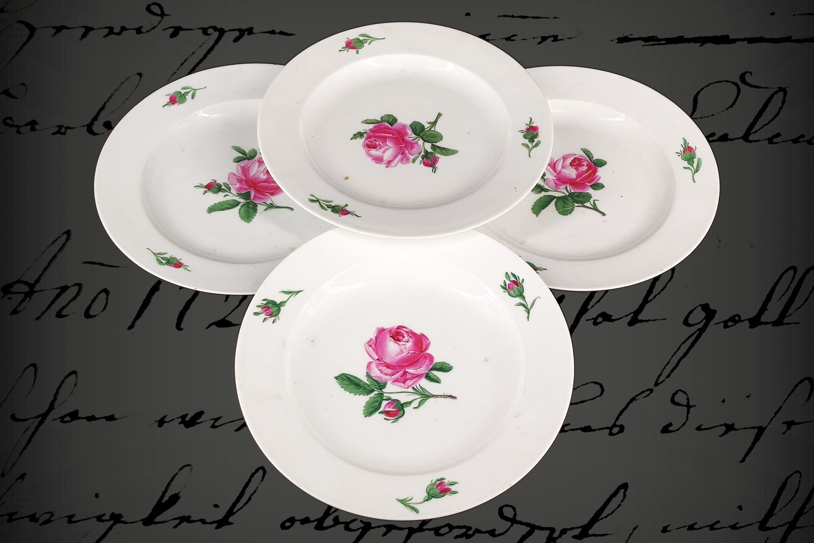 Null 4 assiettes plates Meissner, rose rouge, 19e siècle, l'une légèrement abîmé&hellip;