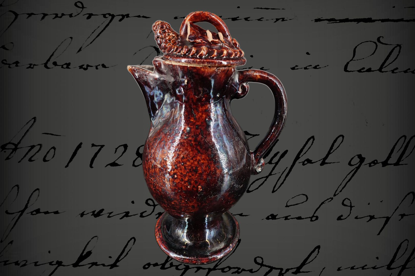 Null Kleine Keramik-Henkelkanne, mit Deckel, frühes 19. Jh., mit brauner Glasur,&hellip;