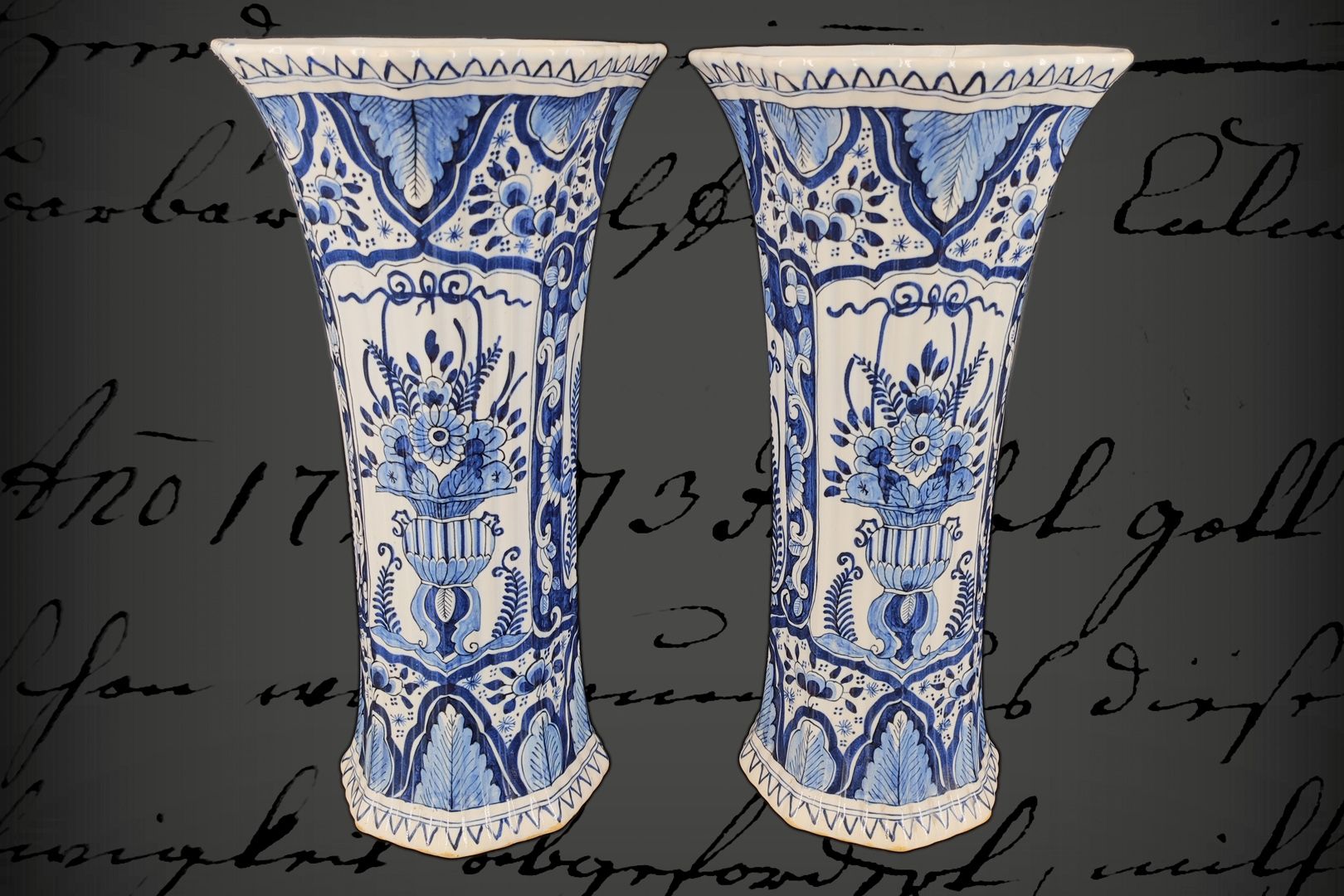 Null Paar Delfter Vasen, blaue Bodemarke ”B” ”109” ”P” und ”16” mit Unterstrich,&hellip;