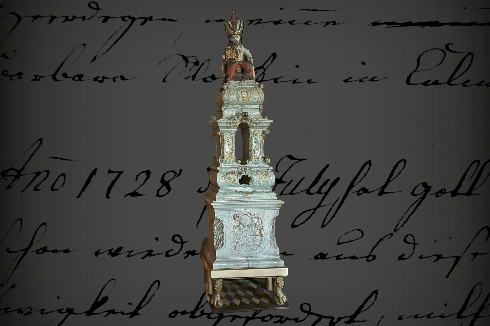 Null Poêle en faïence rococo, daté 1771, en guise de couronnement une figure de &hellip;