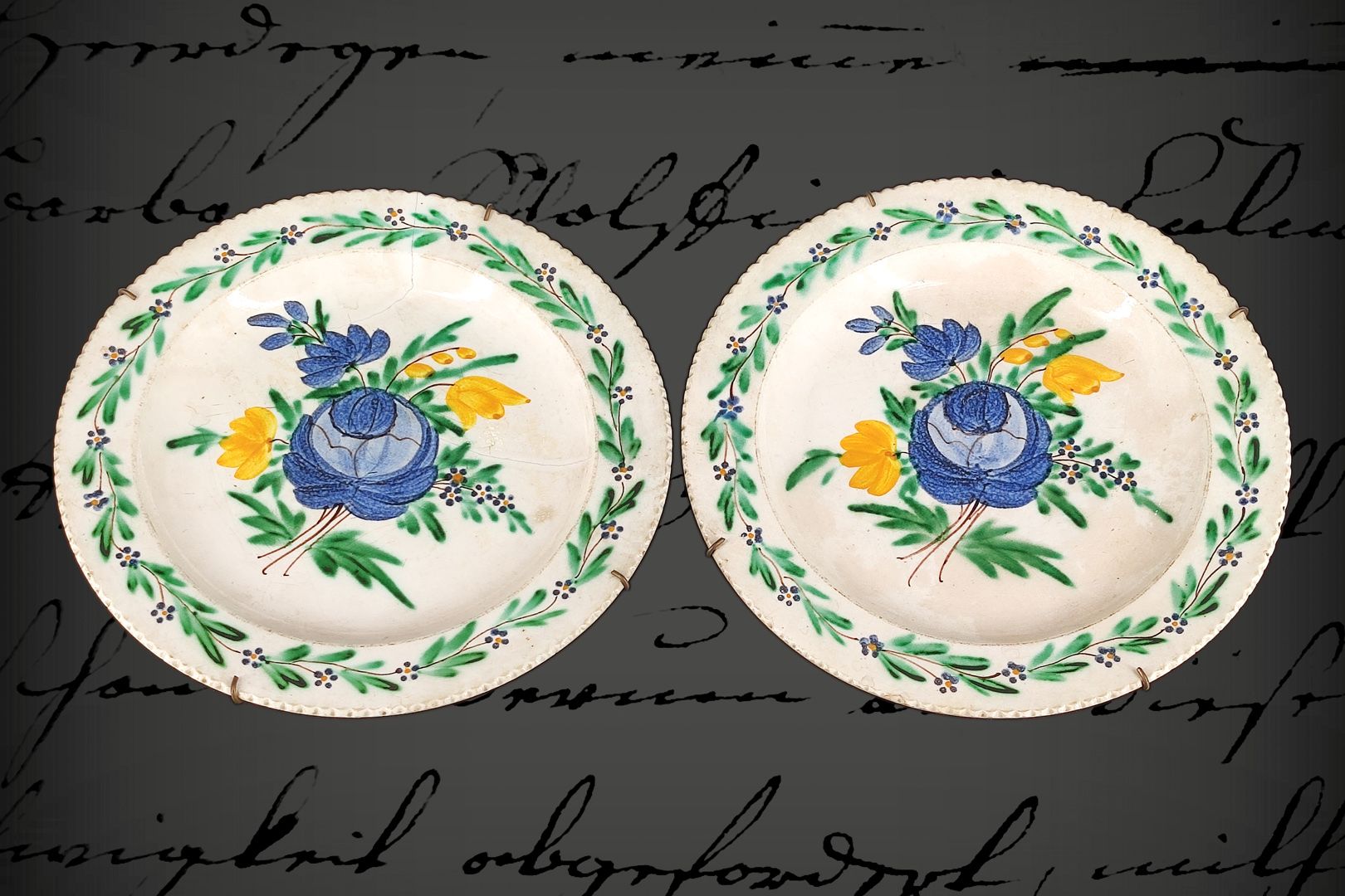 Null 2 assiettes en faïence, FFP, avec peinture de fleurs, vers 1800, 1 assiette&hellip;