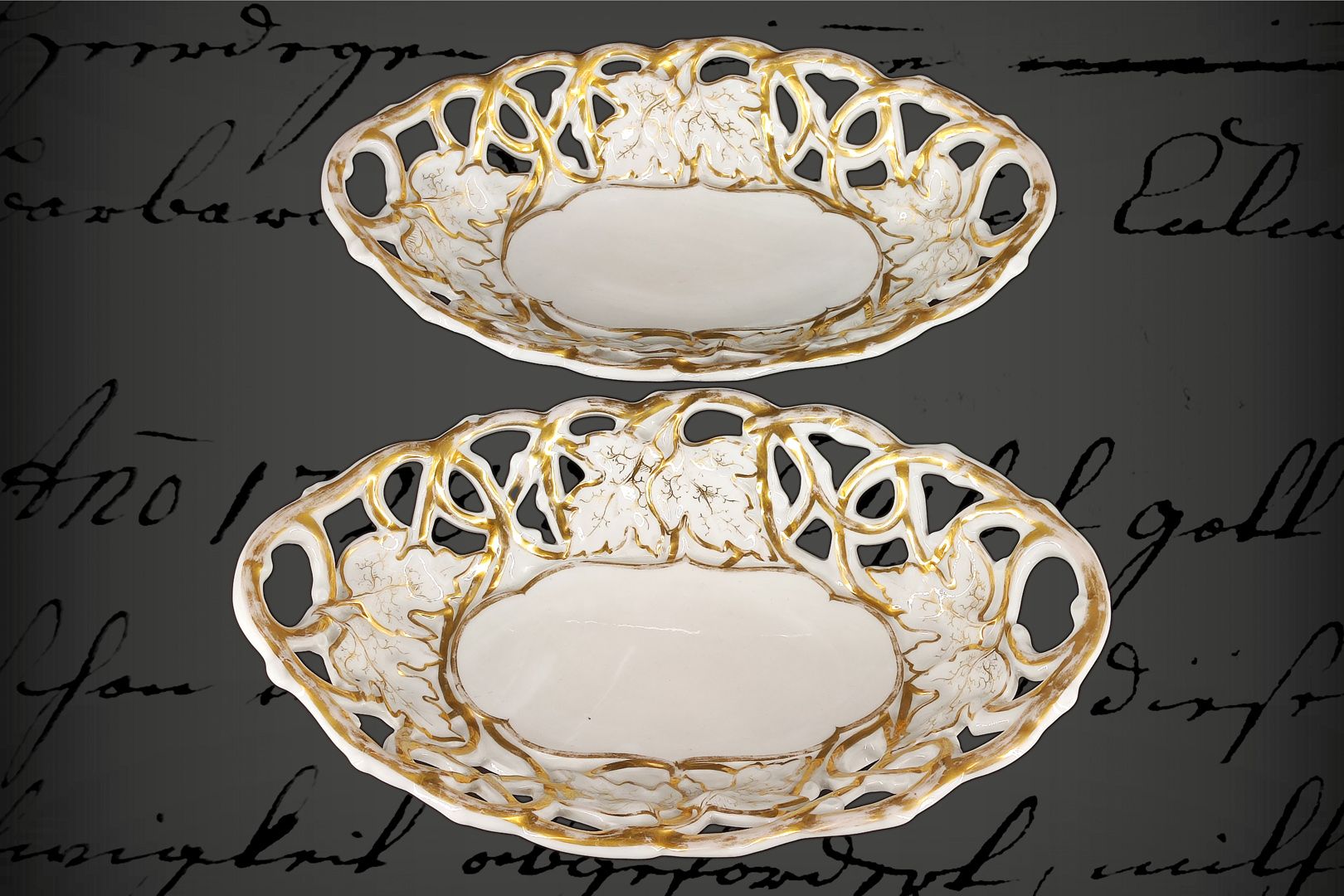 Null 2 coupes ovales en porcelaine Biedermeier, avec bord ajouré dans un motif d&hellip;